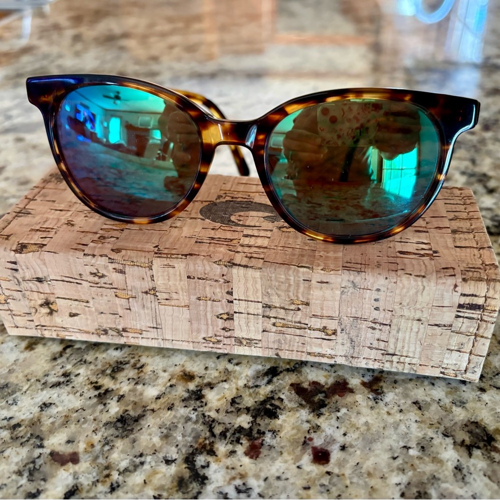 Costa Isla Tortoise Sunglasses with 580 Mirror Lenses